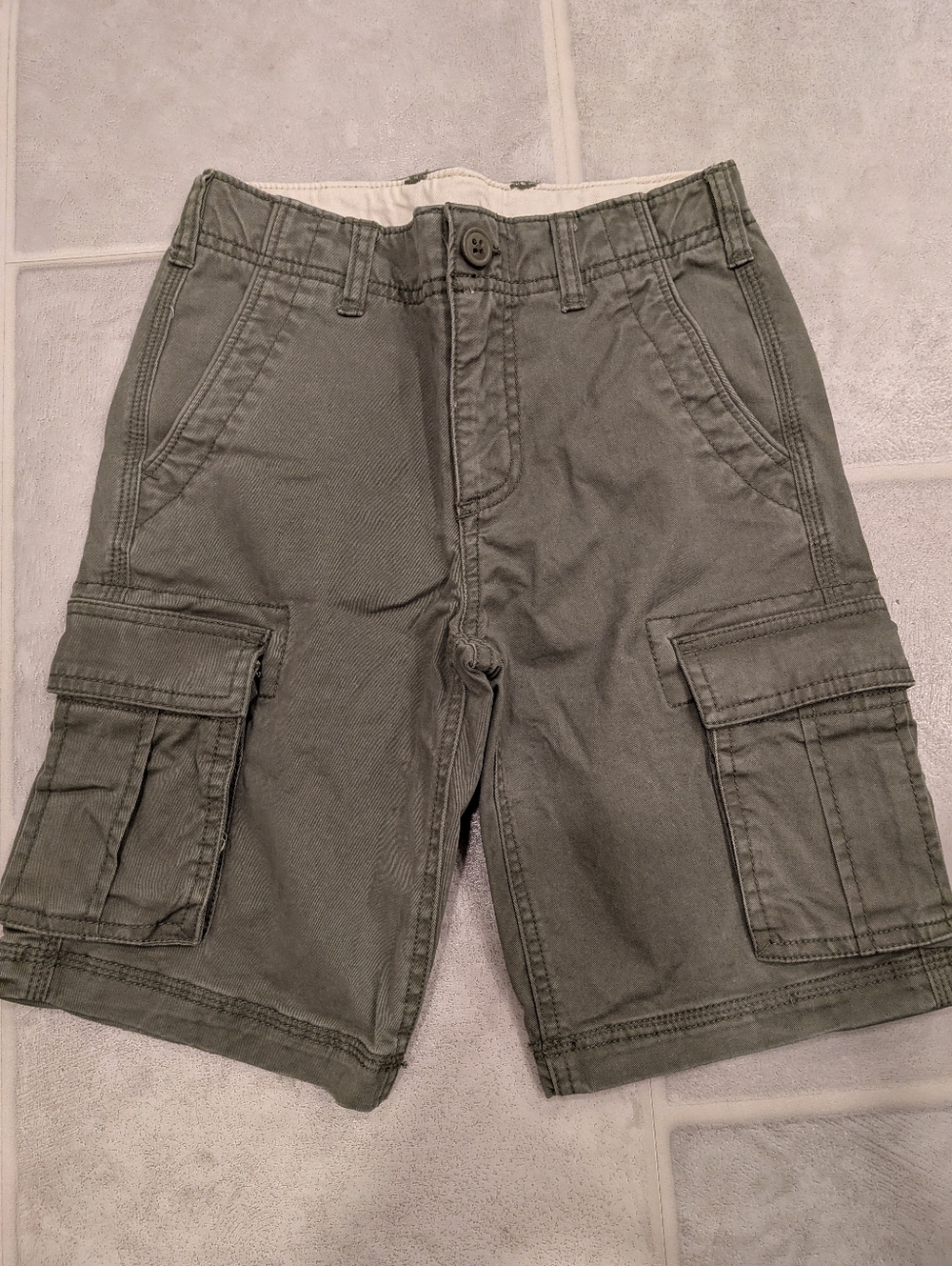 Boy's Gap Kids Cargo Shorts, size 8
